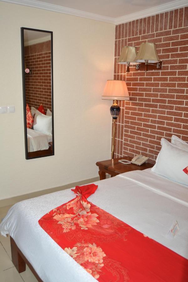 Grand Hotel Aeroport Douala Exterior foto